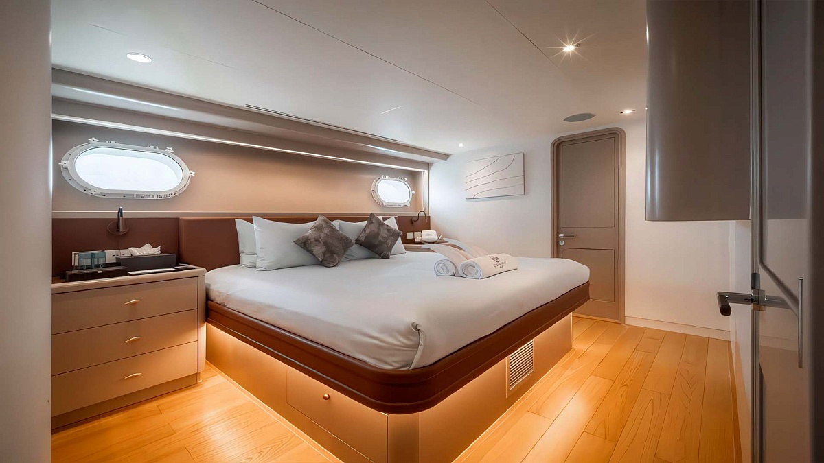 Аренда мега яхты Sea Bear Westport 130 на Пхукете